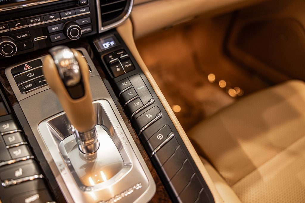 2016 PORSCHE PANAMERA - Image 31