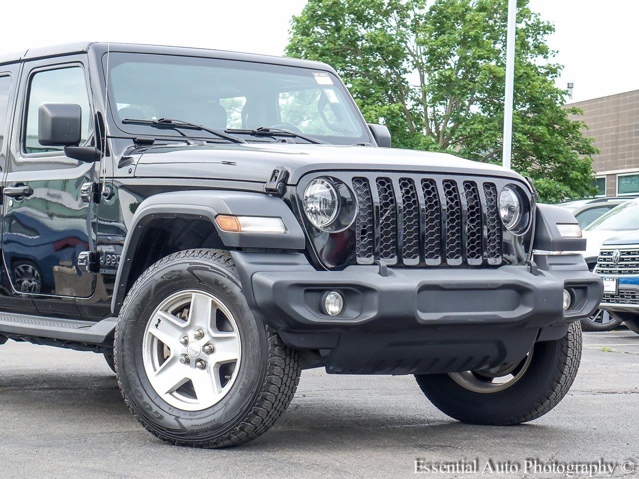 Used 2020 Jeep Gladiator Sport S with VIN 1C6HJTAG0LL157597 for sale in Plainfield, IL