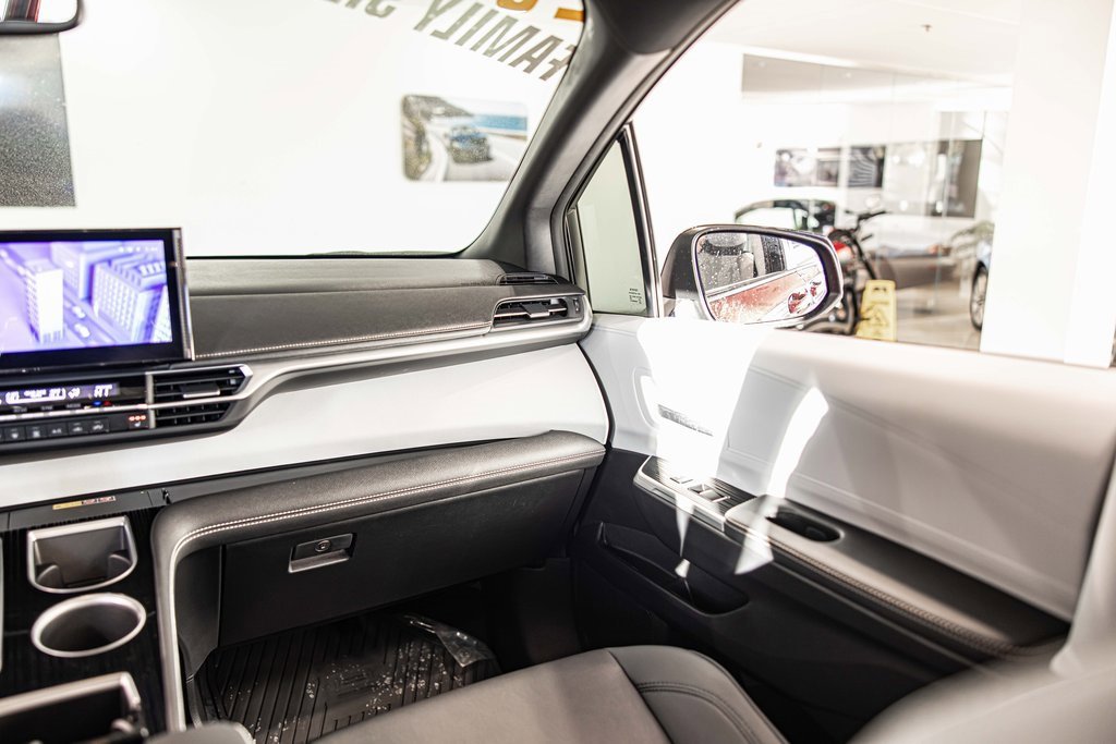 2025 TOYOTA SIENNA - Image 38