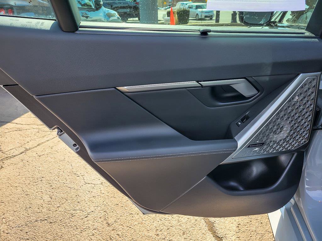 2025 BMW M5 - Image 23