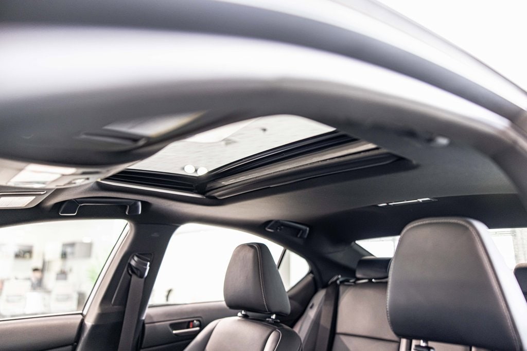 2024 LEXUS IS - Image 18