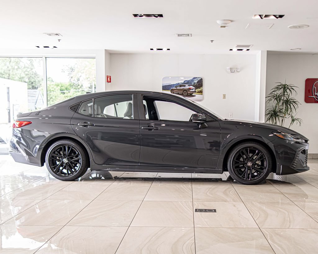 2025 Toyota Camry SE - Photo 9
