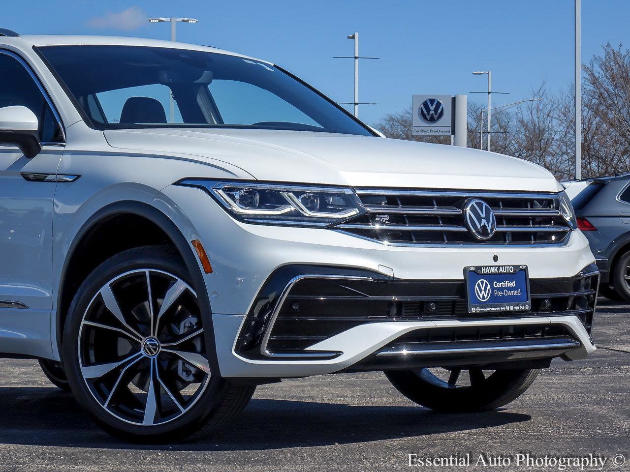 Used 2024 Volkswagen Tiguan SEL R-LINE with VIN 3VV4B7AX3RM048135 for sale in Plainfield, IL