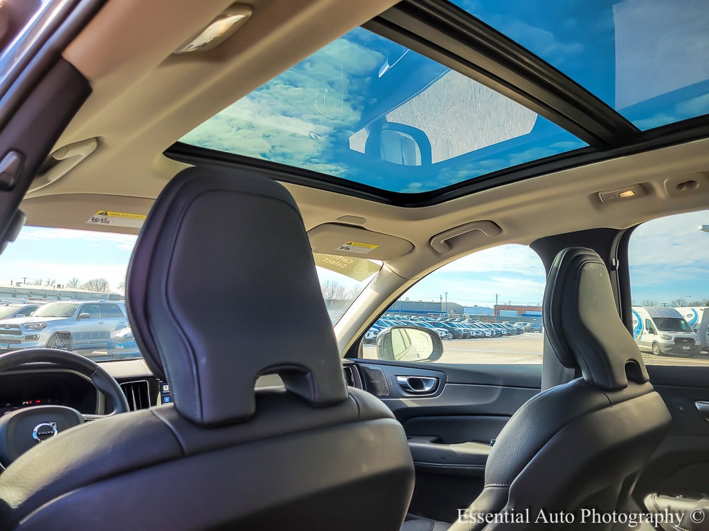 2023 VOLVO XC60 - Image 11