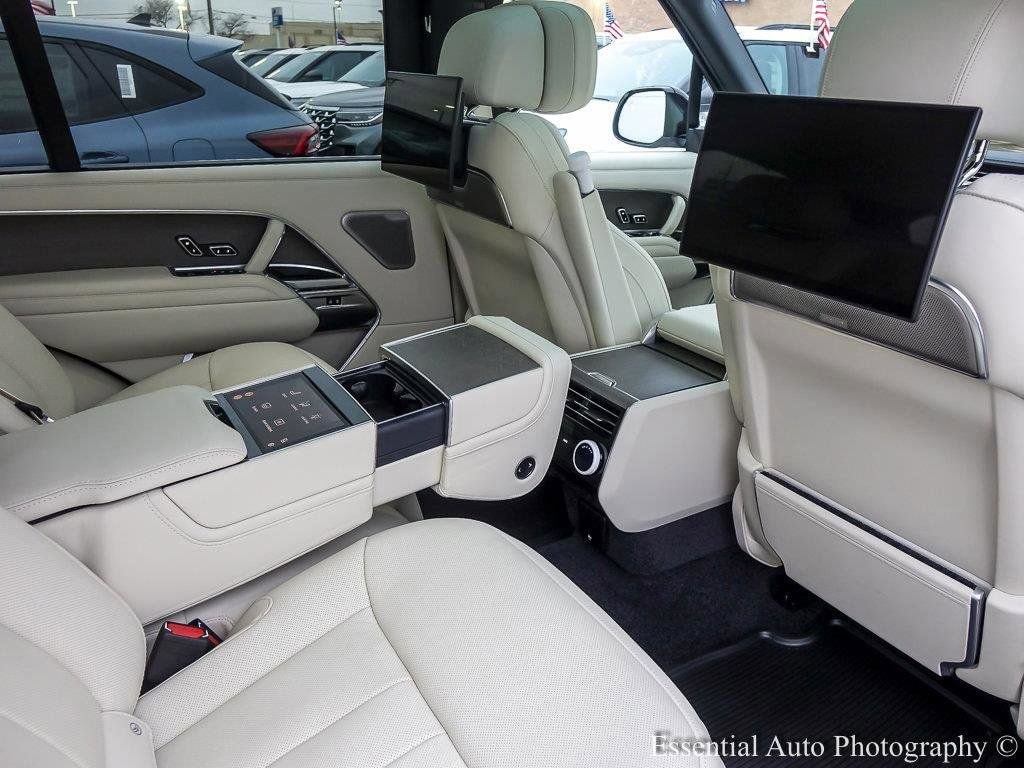 2025 Land Rover Range Rover SV - Photo 37