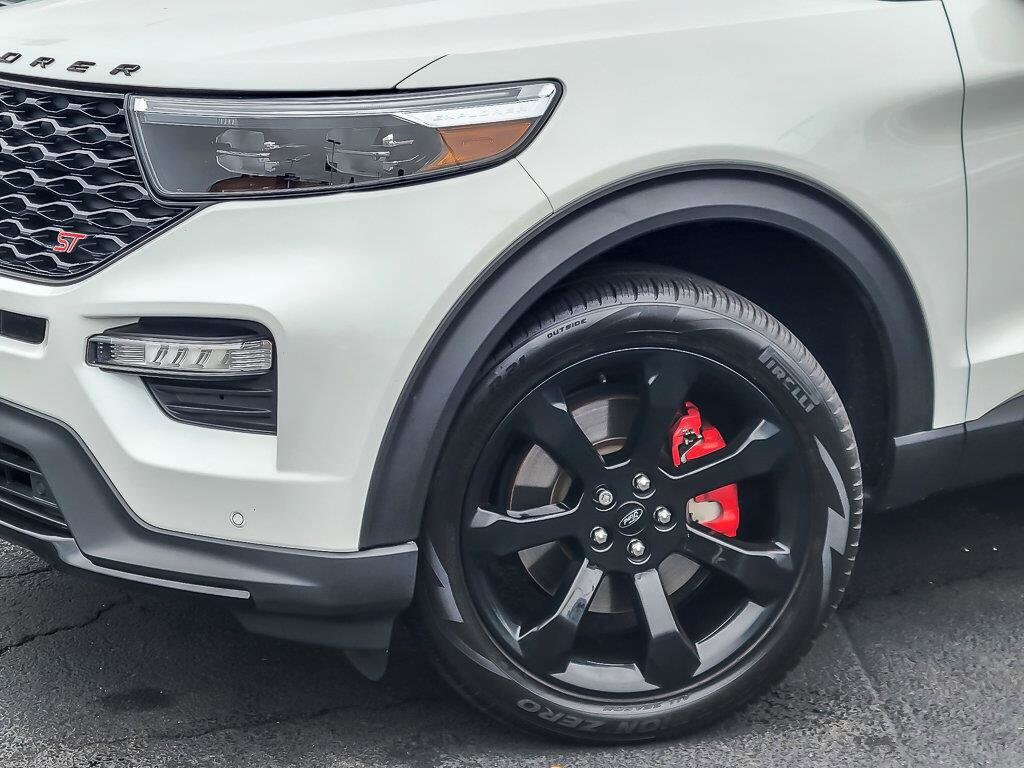 2022 Ford Explorer ST photo 2