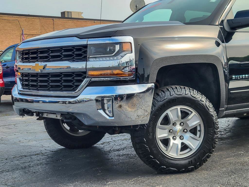 Used 2018 Chevrolet Silverado 1500 LT with VIN 3GCUKRECXJG540990 for sale in Plainfield, IL