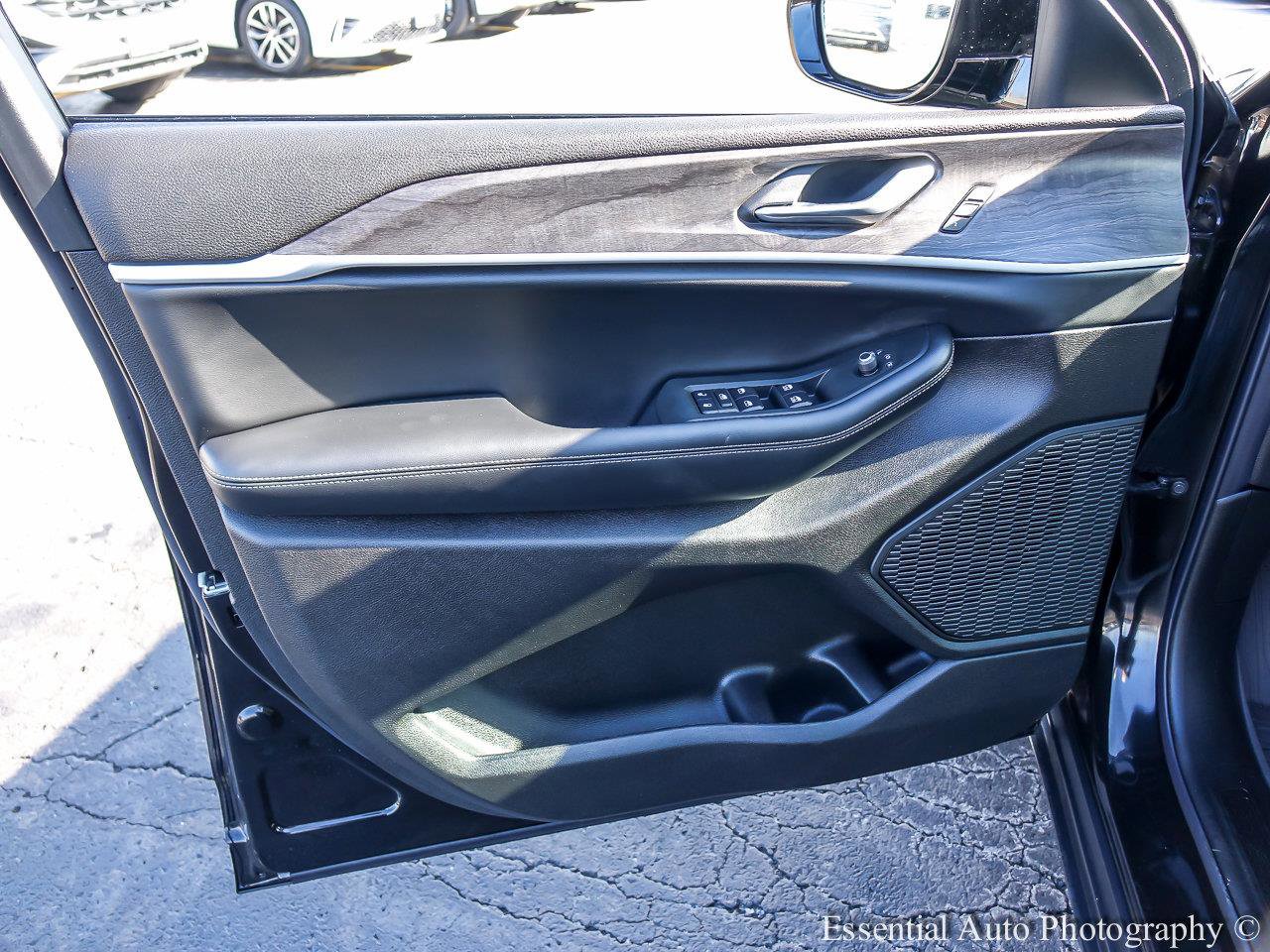 2025 JEEP GRAND CHEROKEE - Image 19