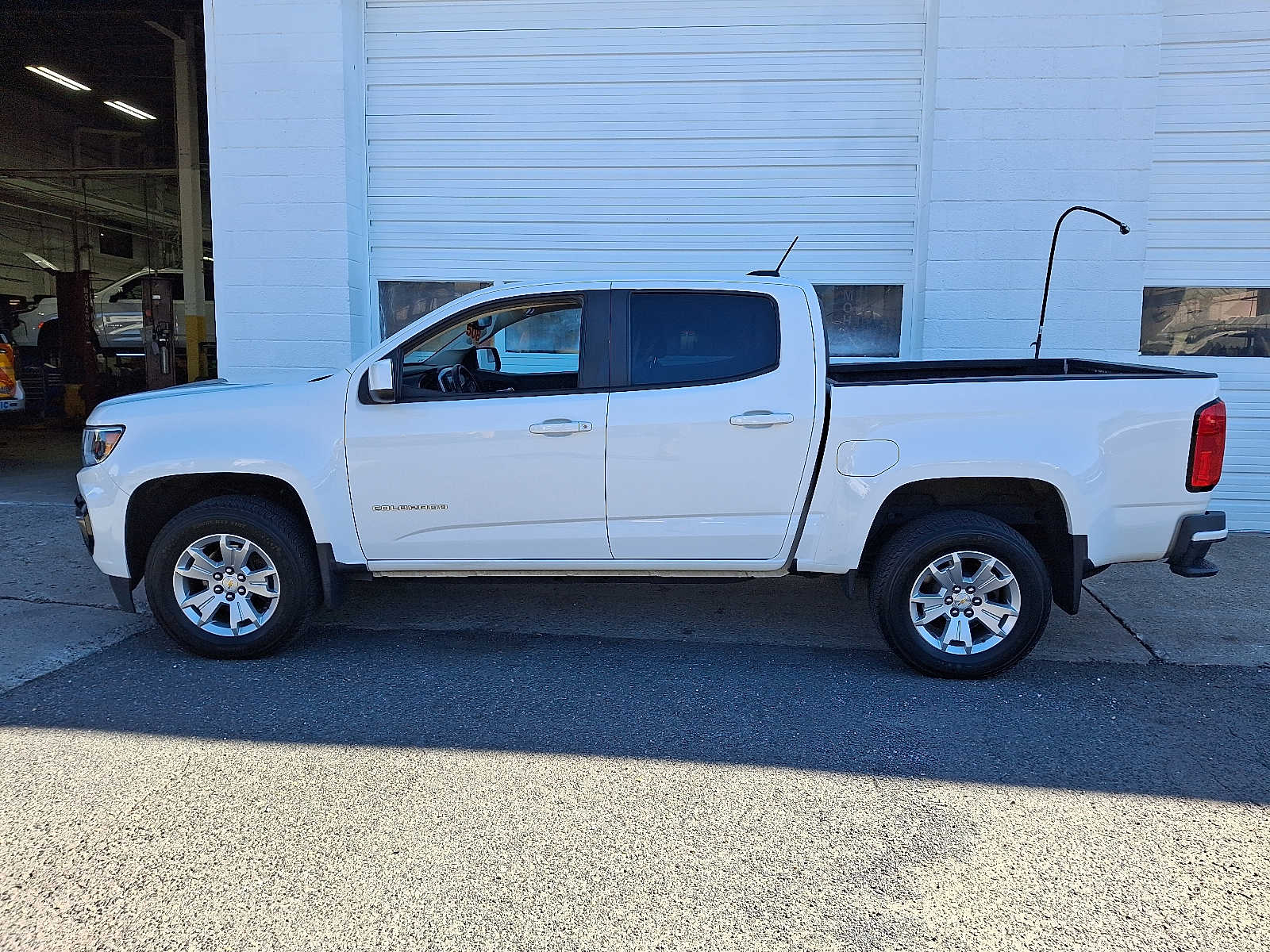 2021 Chevrolet Colorado LT photo 2