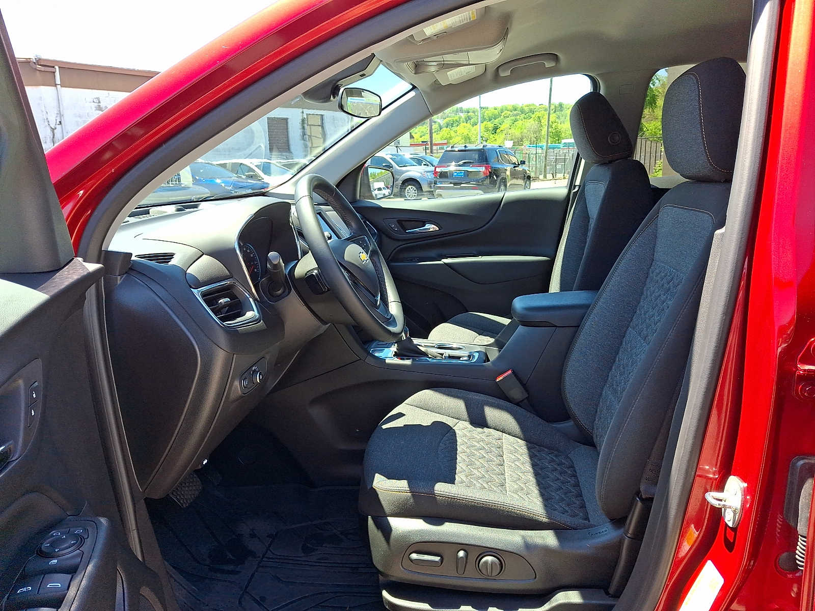 2023 Chevrolet Equinox LT - Photo 13