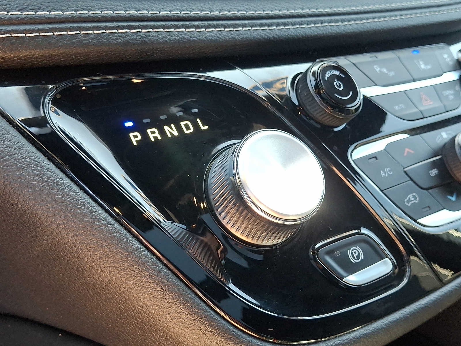2025 Chrysler Pacifica Limited - Photo 16