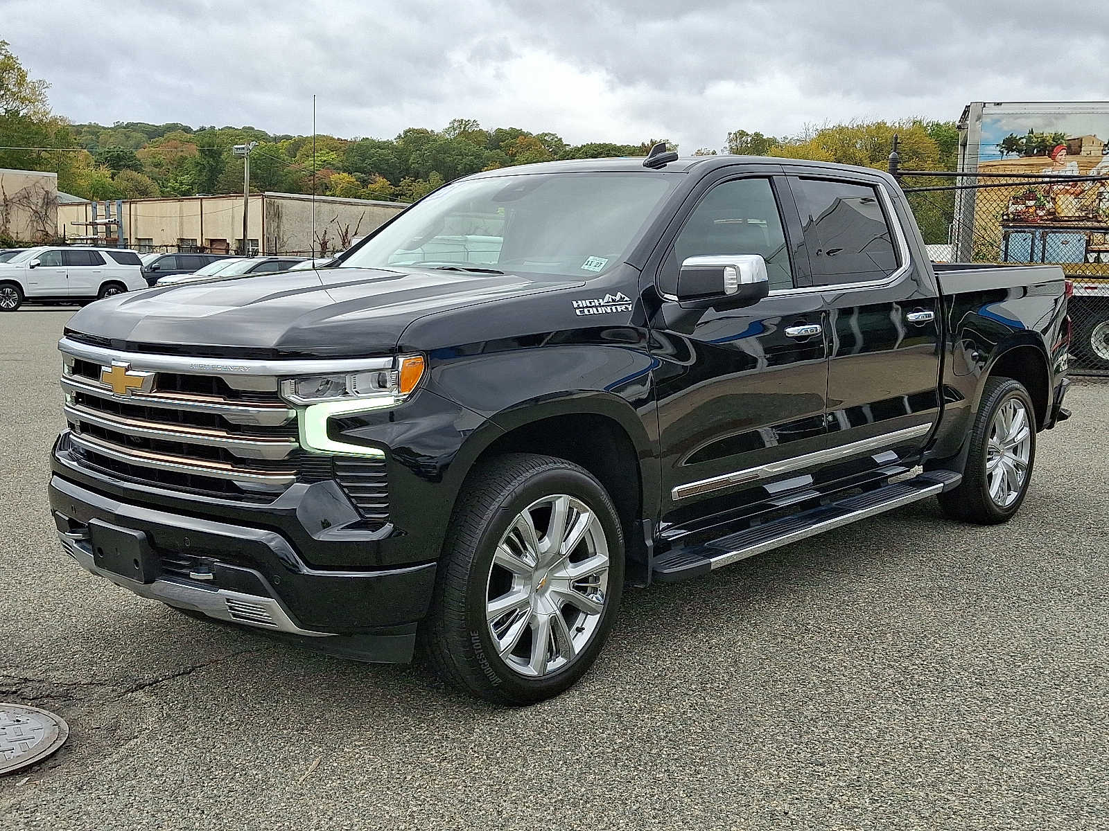 2022 Chevrolet Silverado 1500 High Country photo 3