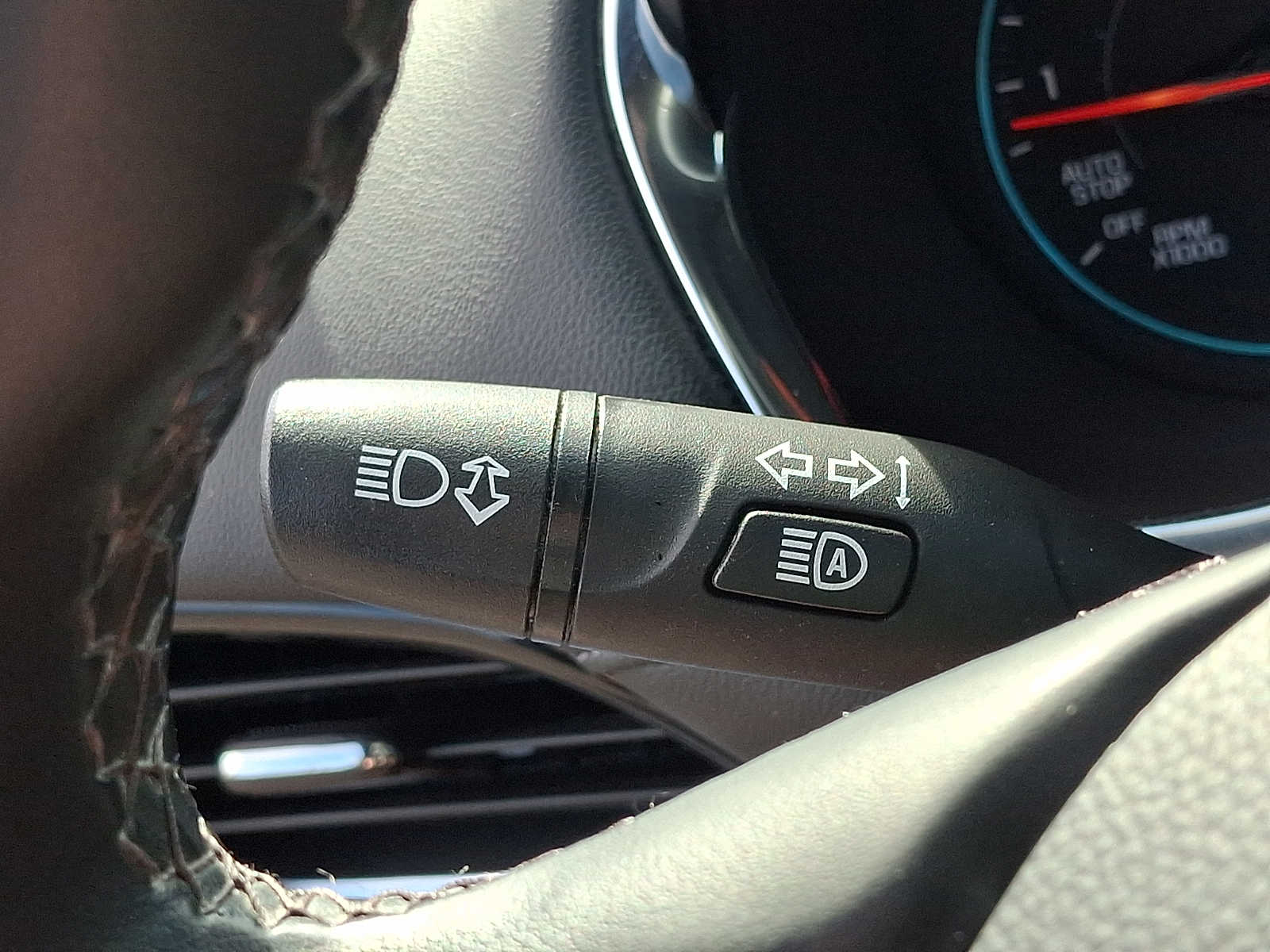 2023 Chevrolet Traverse 1LT - Photo 24