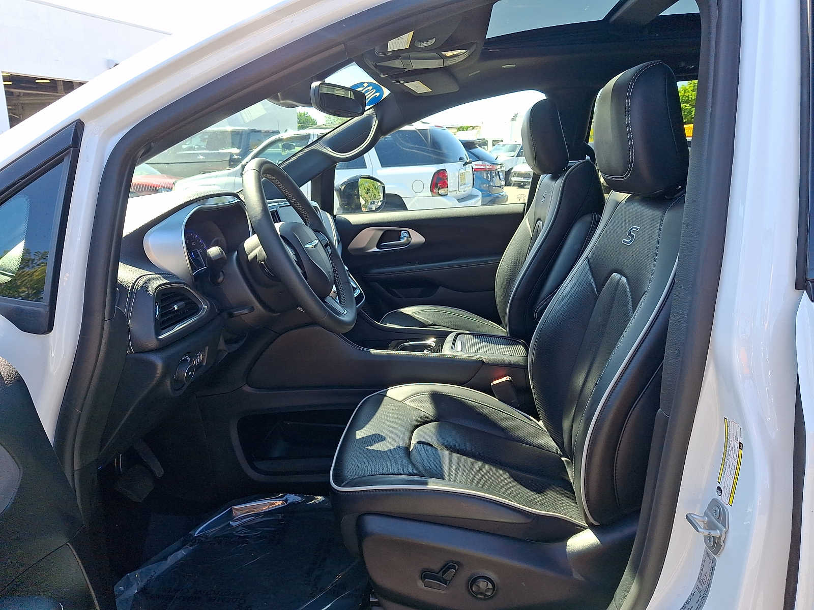 2025 Chrysler Pacifica Limited - Photo 14