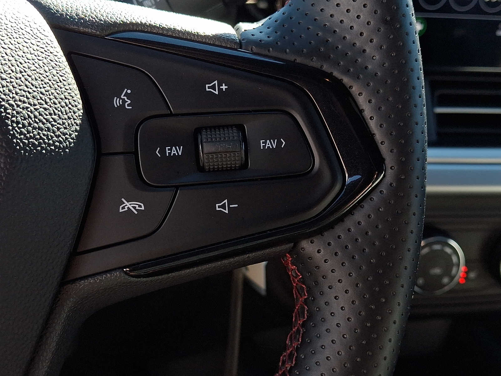 2024 Chevrolet Trax RS - Photo 21