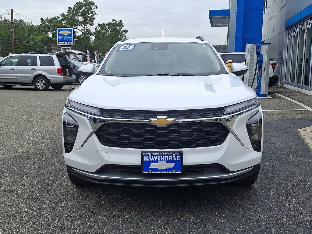 Used 2025 Chevrolet Trax LT SUV