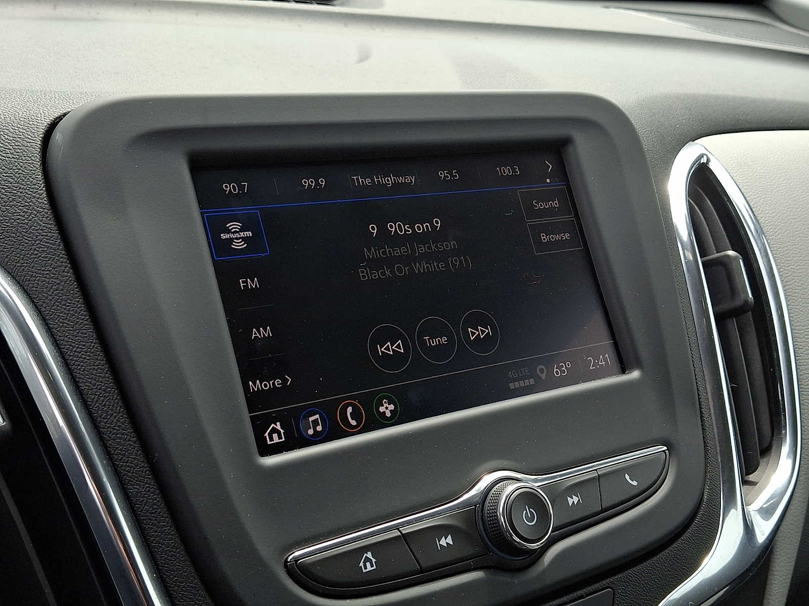 2023 Chevrolet Equinox LS - Photo 16