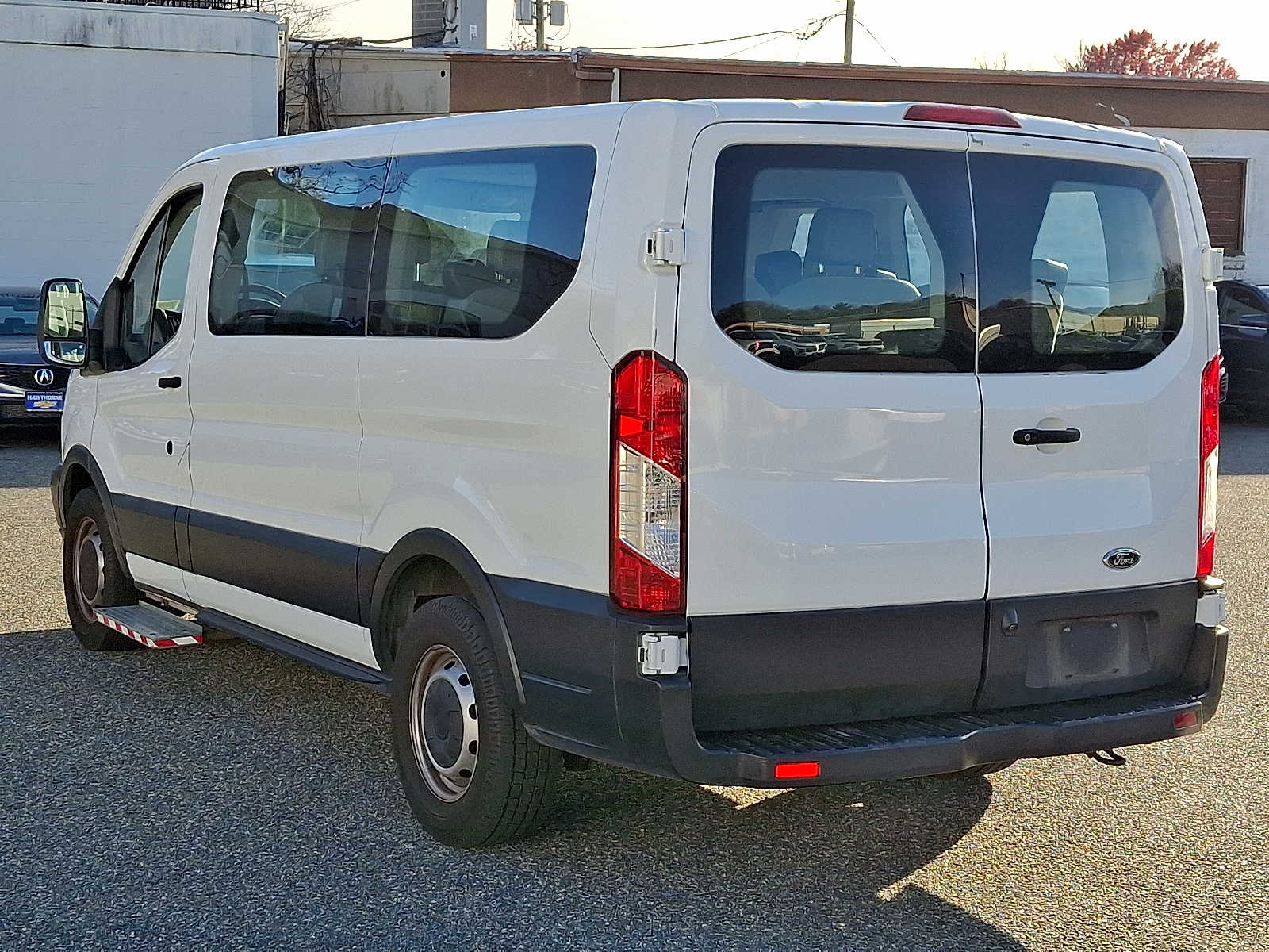 2019 Ford Transit Passenger XL photo 4