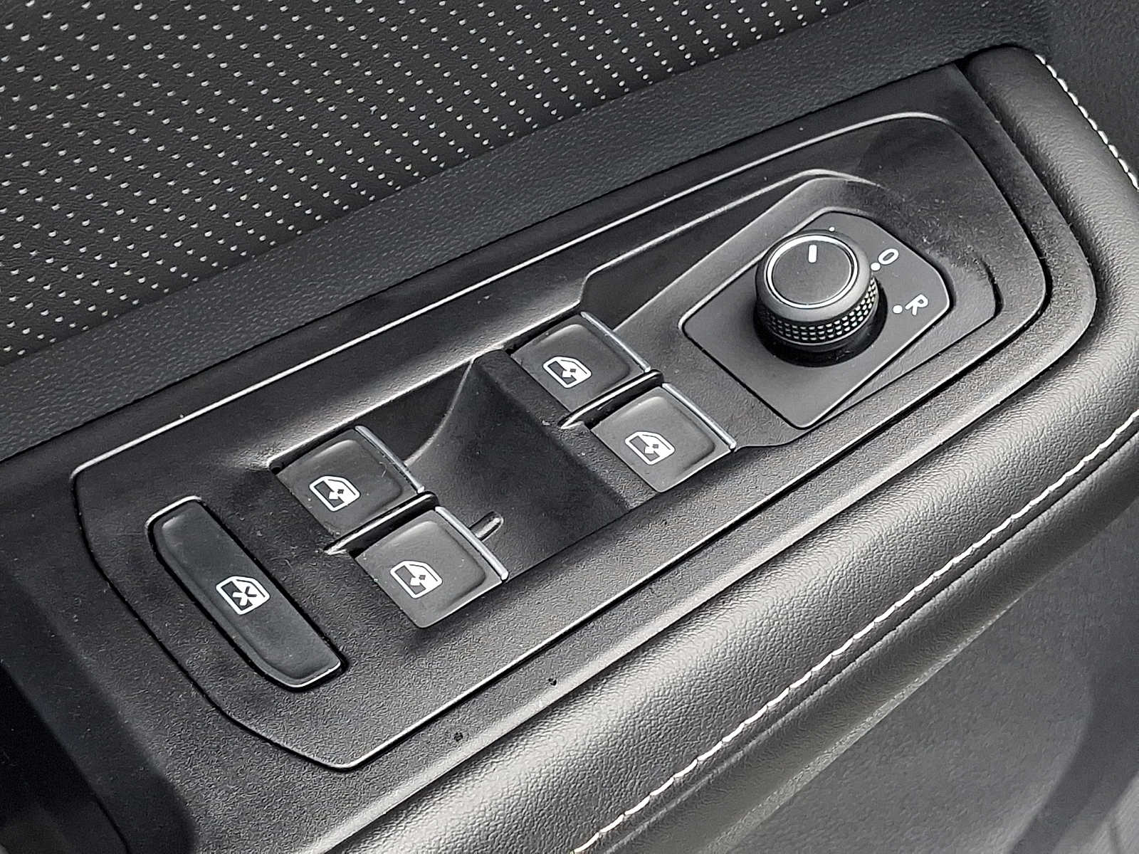 2024 Volkswagen Atlas Cross Sport SE - Photo 26