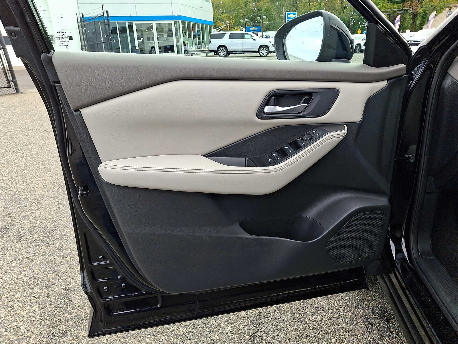 2025 Nissan Rogue SV - Photo 13