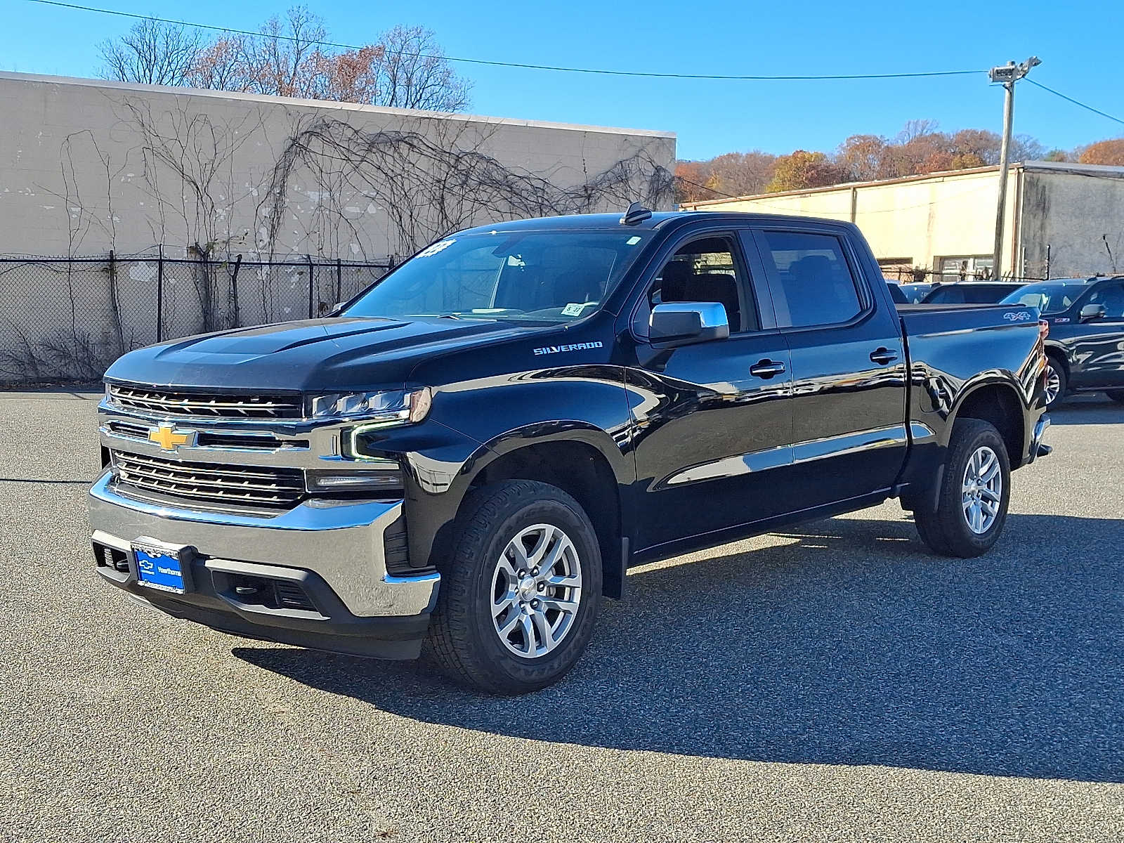 2022 Chevrolet Silverado 1500 LT photo 3