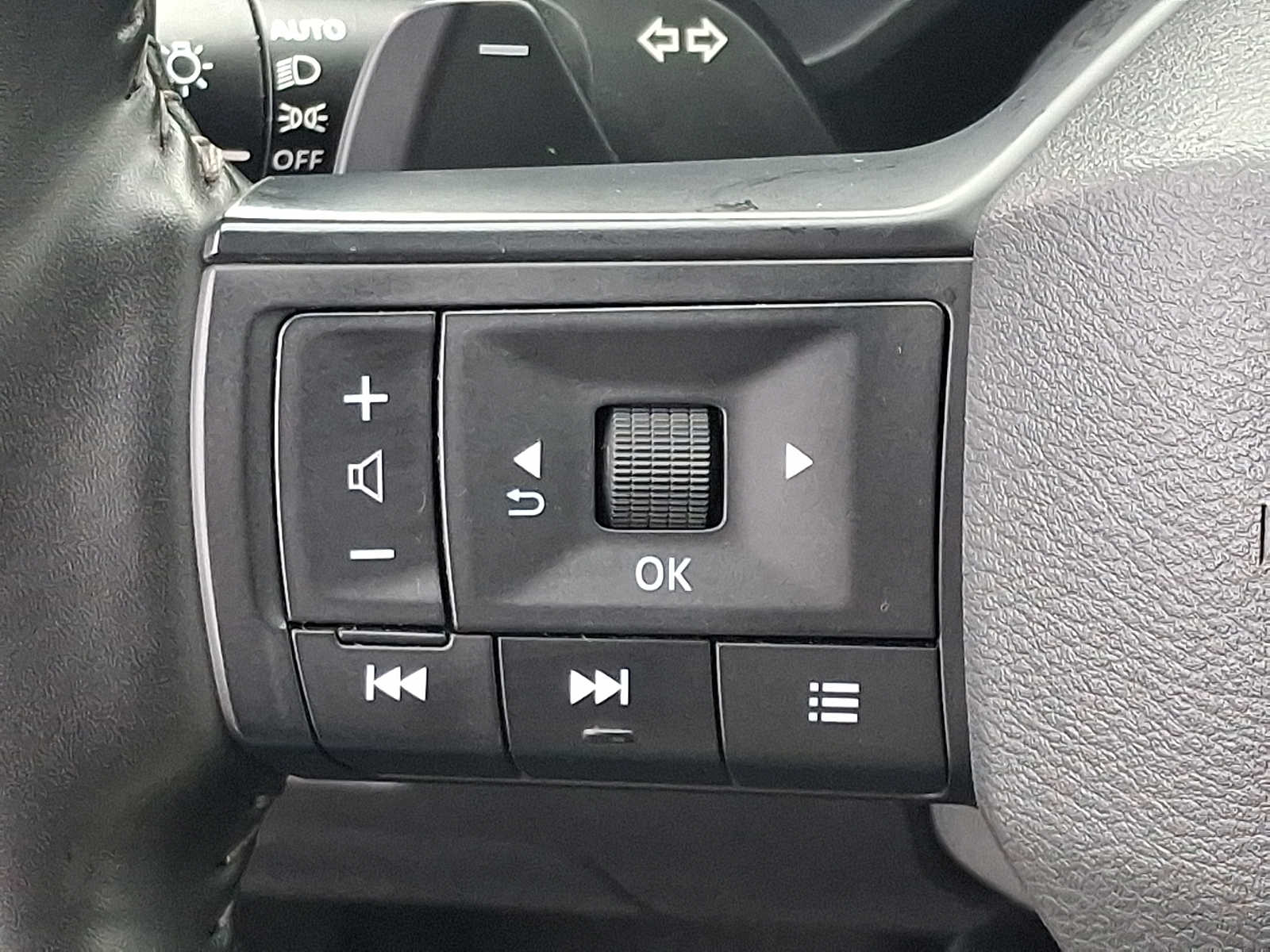 2025 Nissan Rogue SV - Photo 22