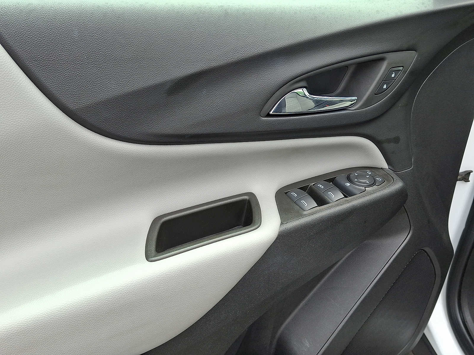 2023 Chevrolet Equinox LS - Photo 12