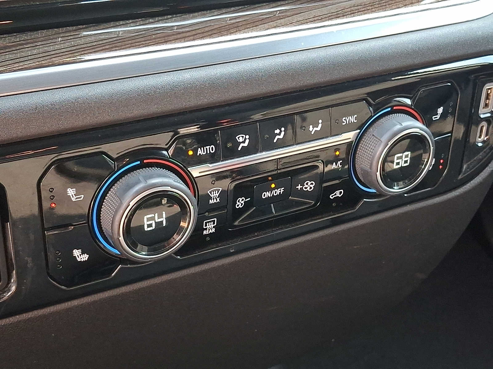 2022 Chevrolet Silverado 1500 LT - Photo 14