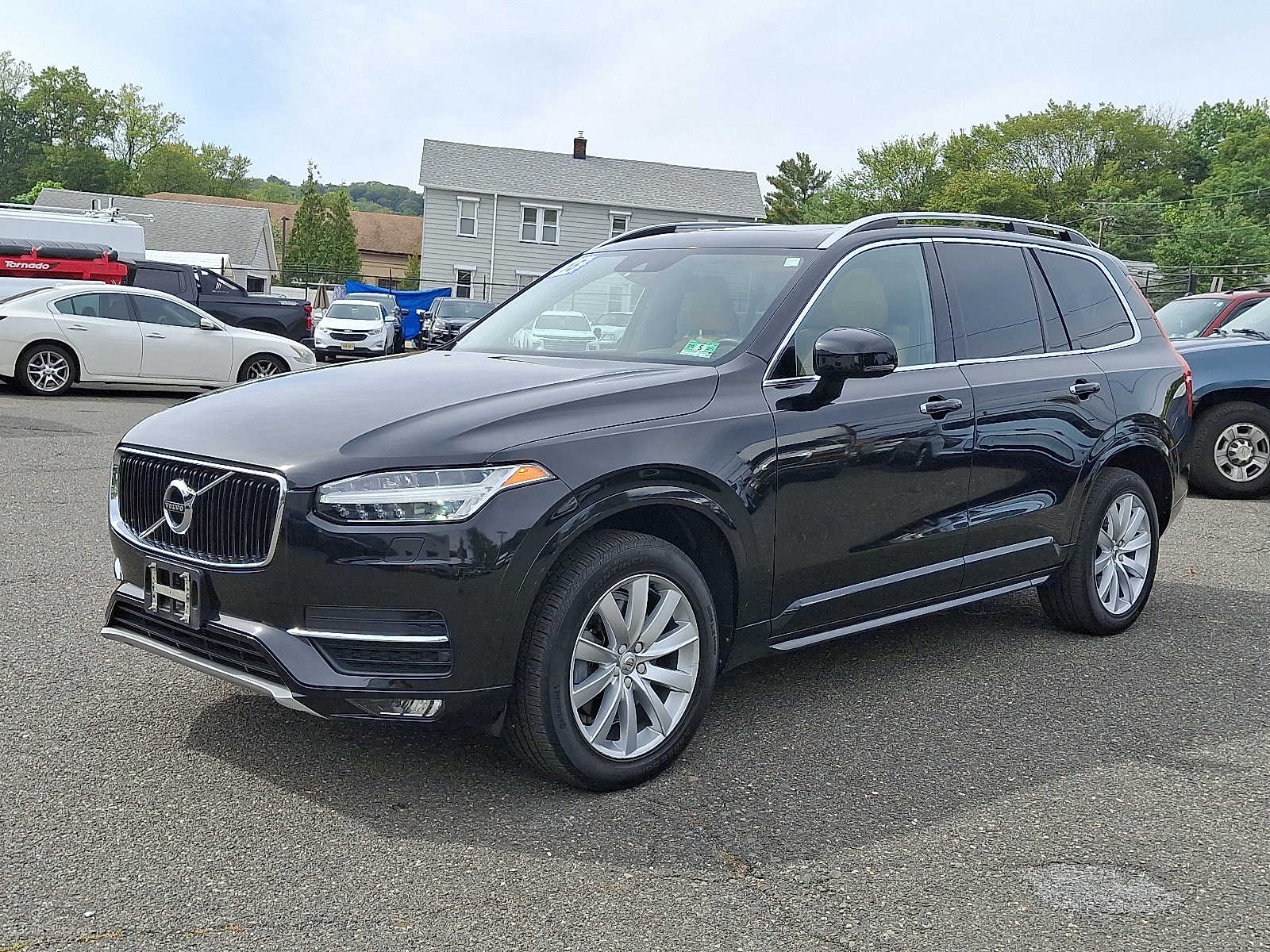 2016 Volvo XC90 T6 Momentum photo 3