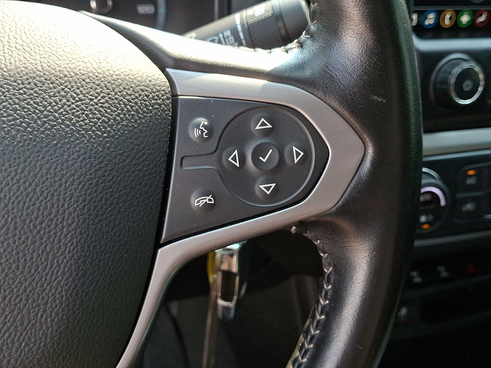 2021 Chevrolet Colorado ZR2 - Photo 22