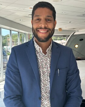 Staff member Chris Minaya from ID_8dae2f7f7dc2