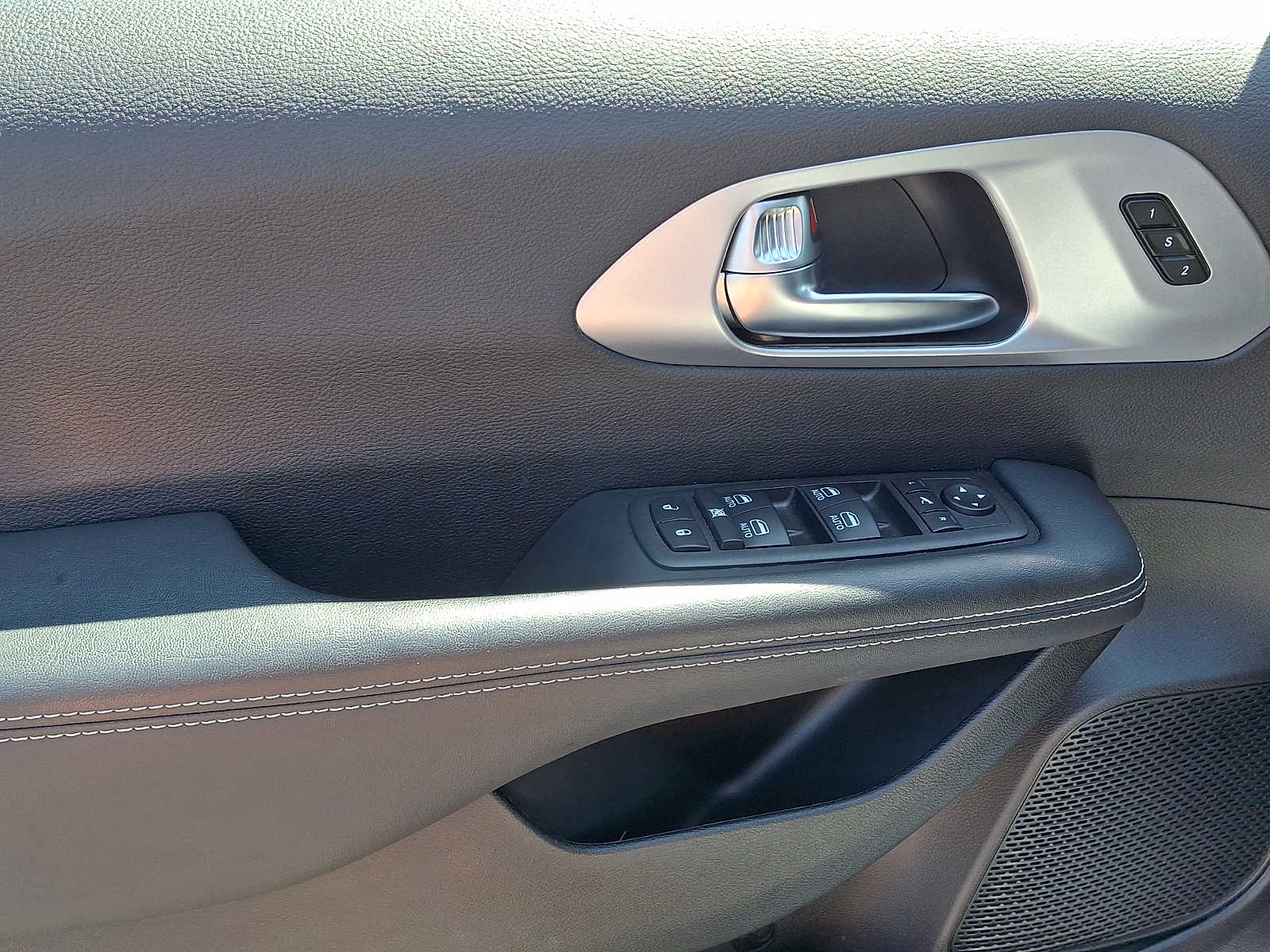 2025 Chrysler Pacifica Limited - Photo 13