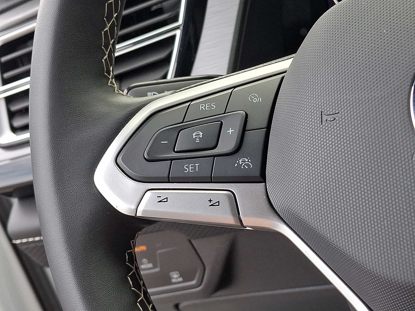 2024 Volkswagen Atlas Cross Sport SE - Photo 20