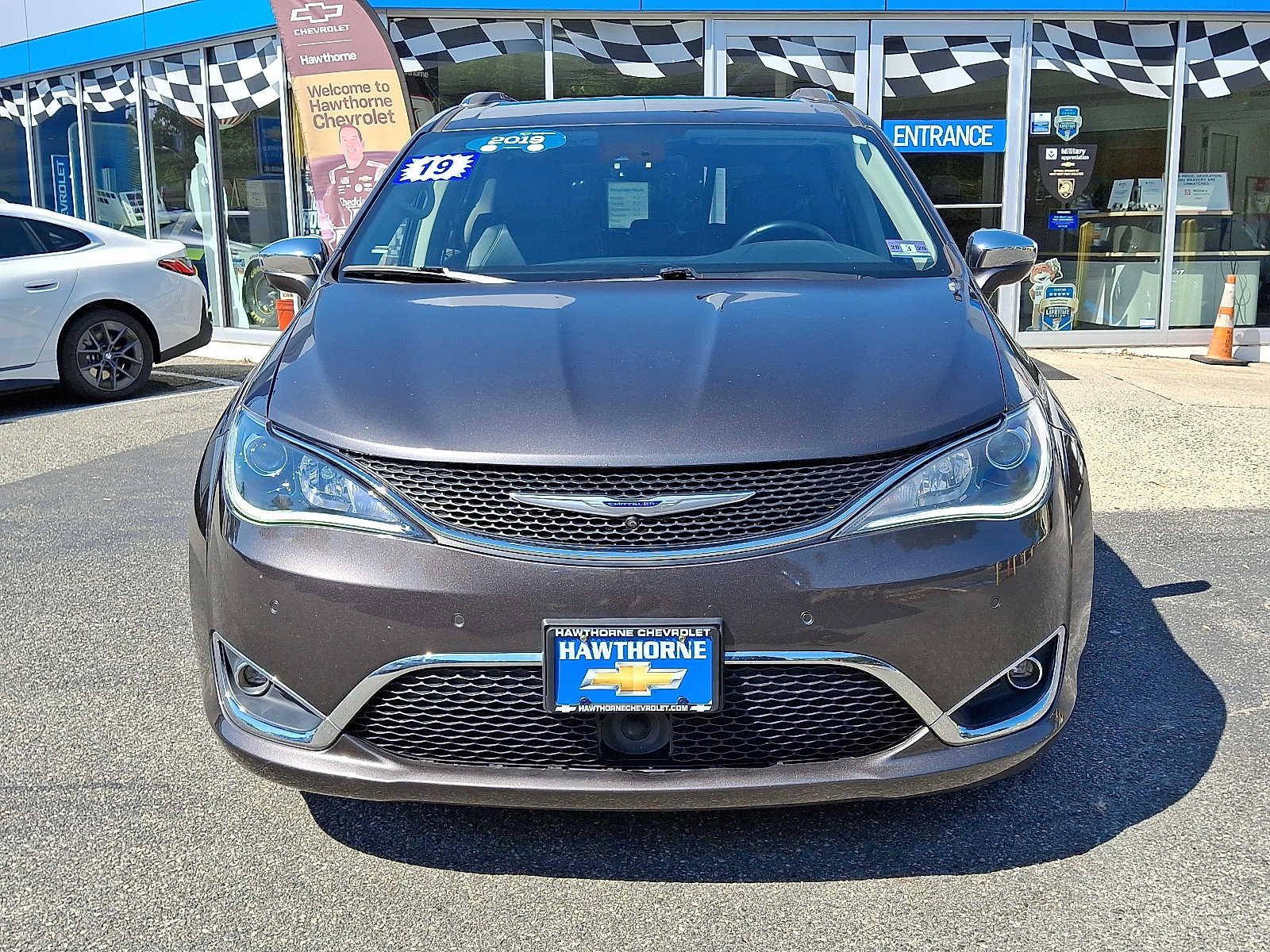 2019 Chrysler Pacifica Limited photo 2