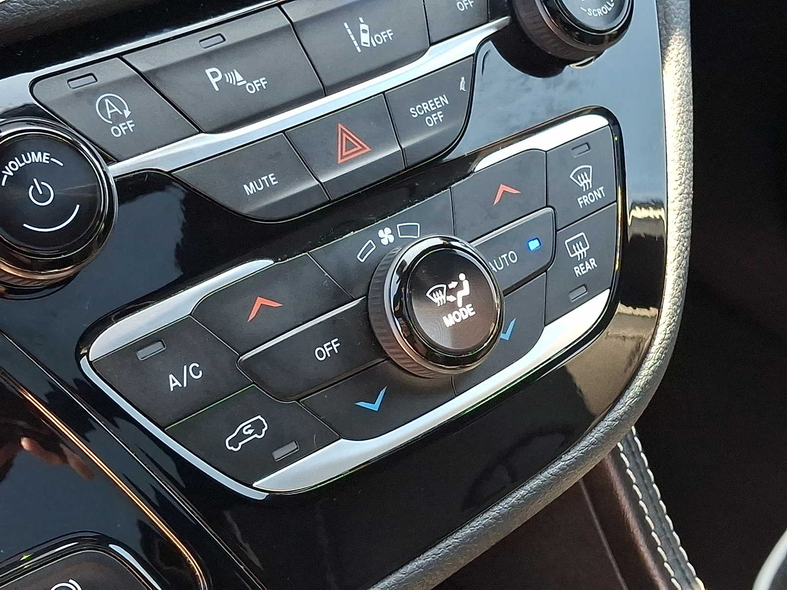 2025 Chrysler Pacifica Limited - Photo 17