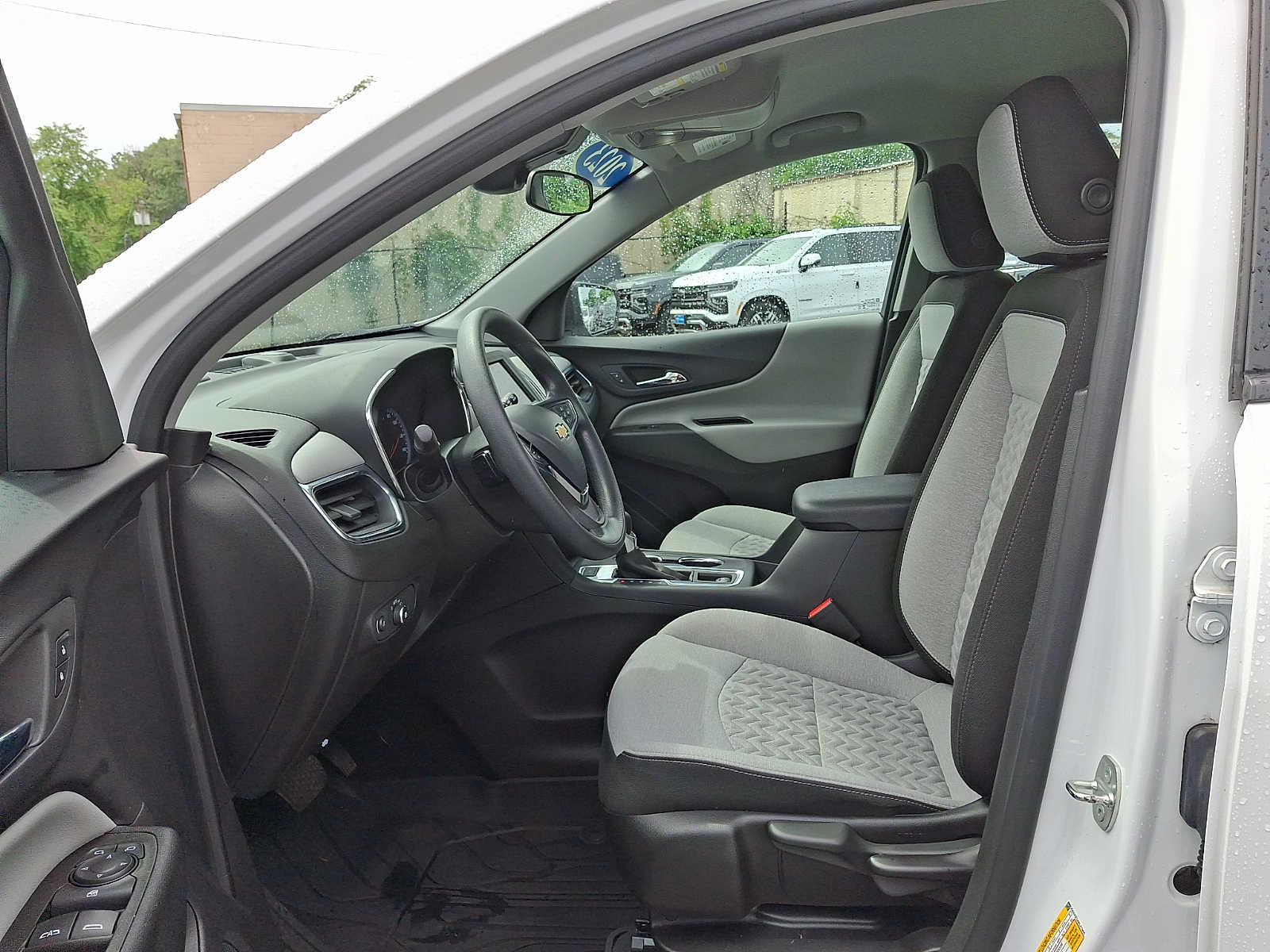 2023 Chevrolet Equinox LS - Photo 13