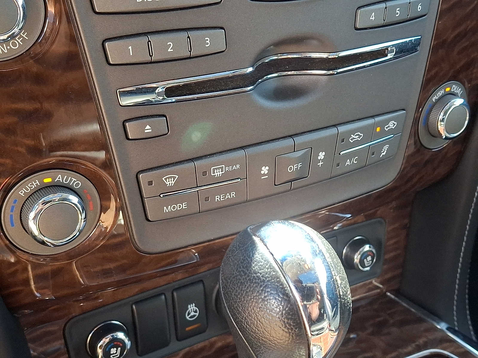 2017 Nissan Armada Platinum - Photo 16