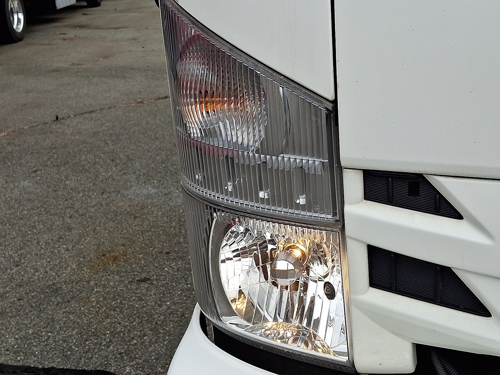 2018 Isuzu NPR HD - Photo 11