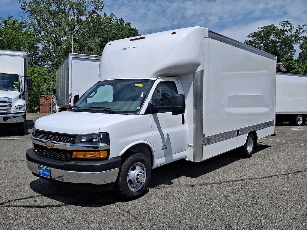 New 2026 Chevrolet Express Commercial Cutaway Van 177 Van 177