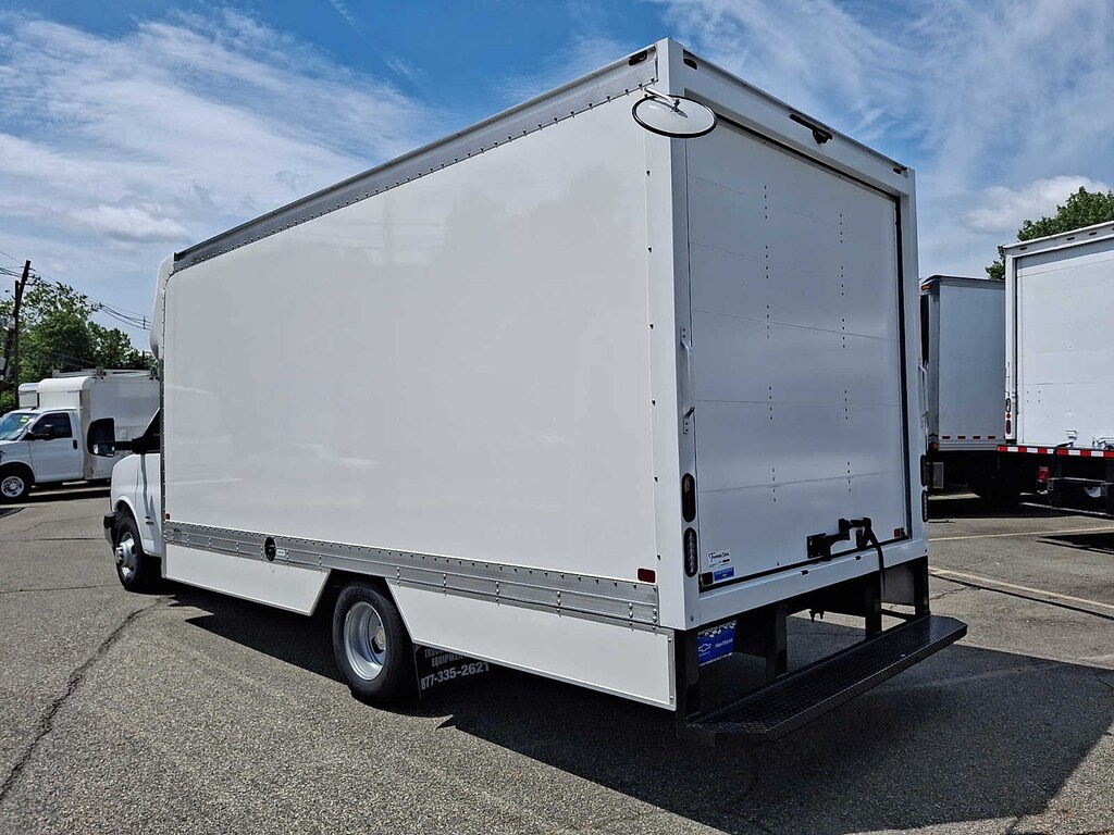 New 2026 Chevrolet Express Commercial Cutaway Van 177 Van 177