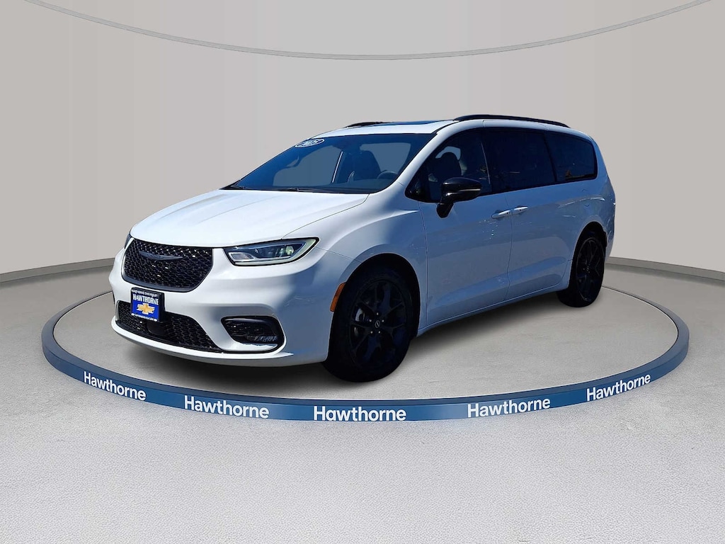 Used 2025 Chrysler Pacifica Limited FWD