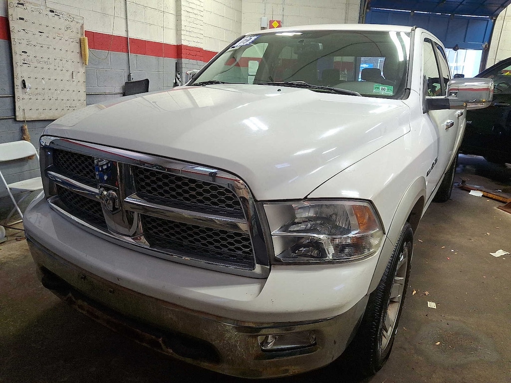 Used 2009 Dodge Ram 1500 Laramie 4WD Crew Cab 140.5 4WD Crew Cab 140.5
