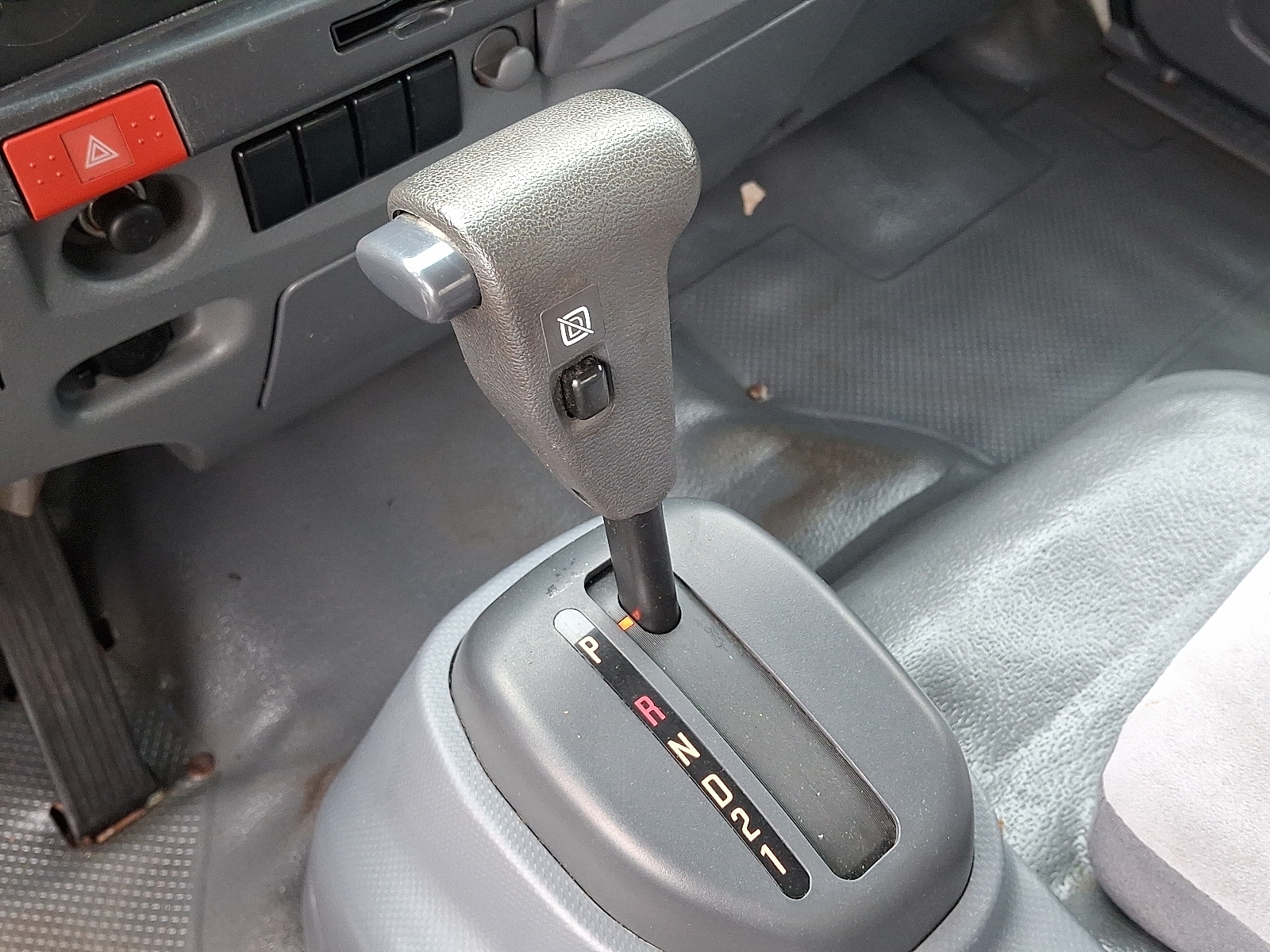 2018 Isuzu NPR HD - Photo 14