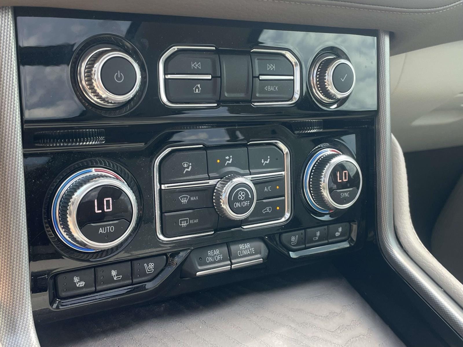 2021 GMC Yukon Denali - Photo 25