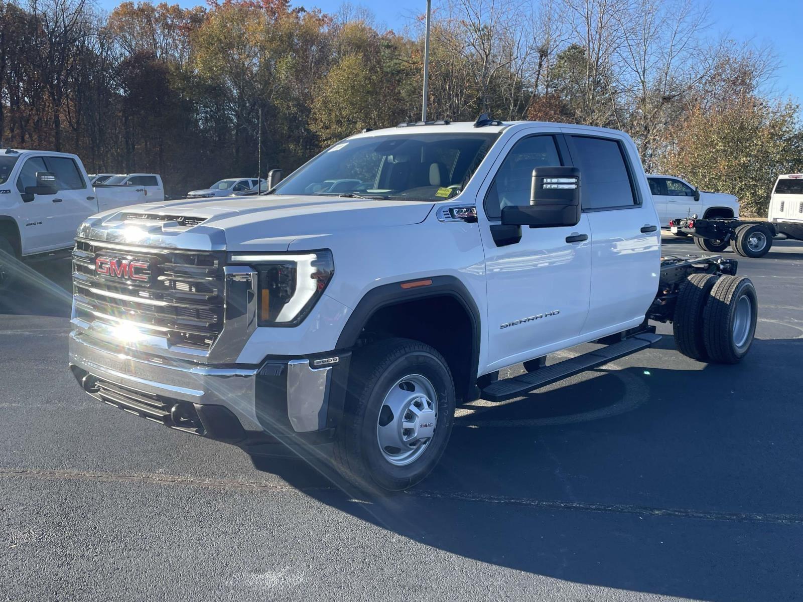2026 GMC Sierra 3500 Chassis Cab Pro - Photo 9
