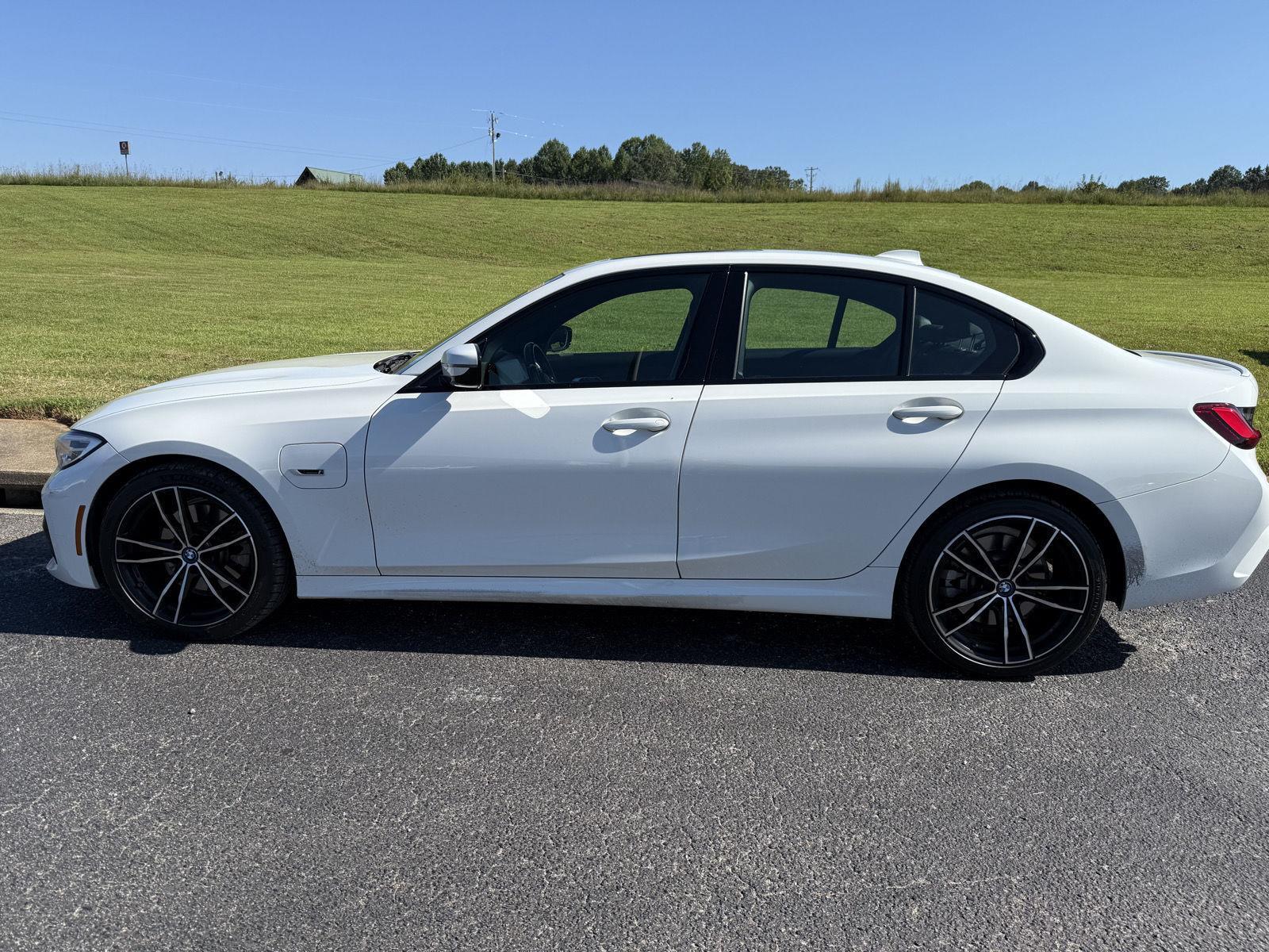 2022 Bmw 330e 3-Series photo 2