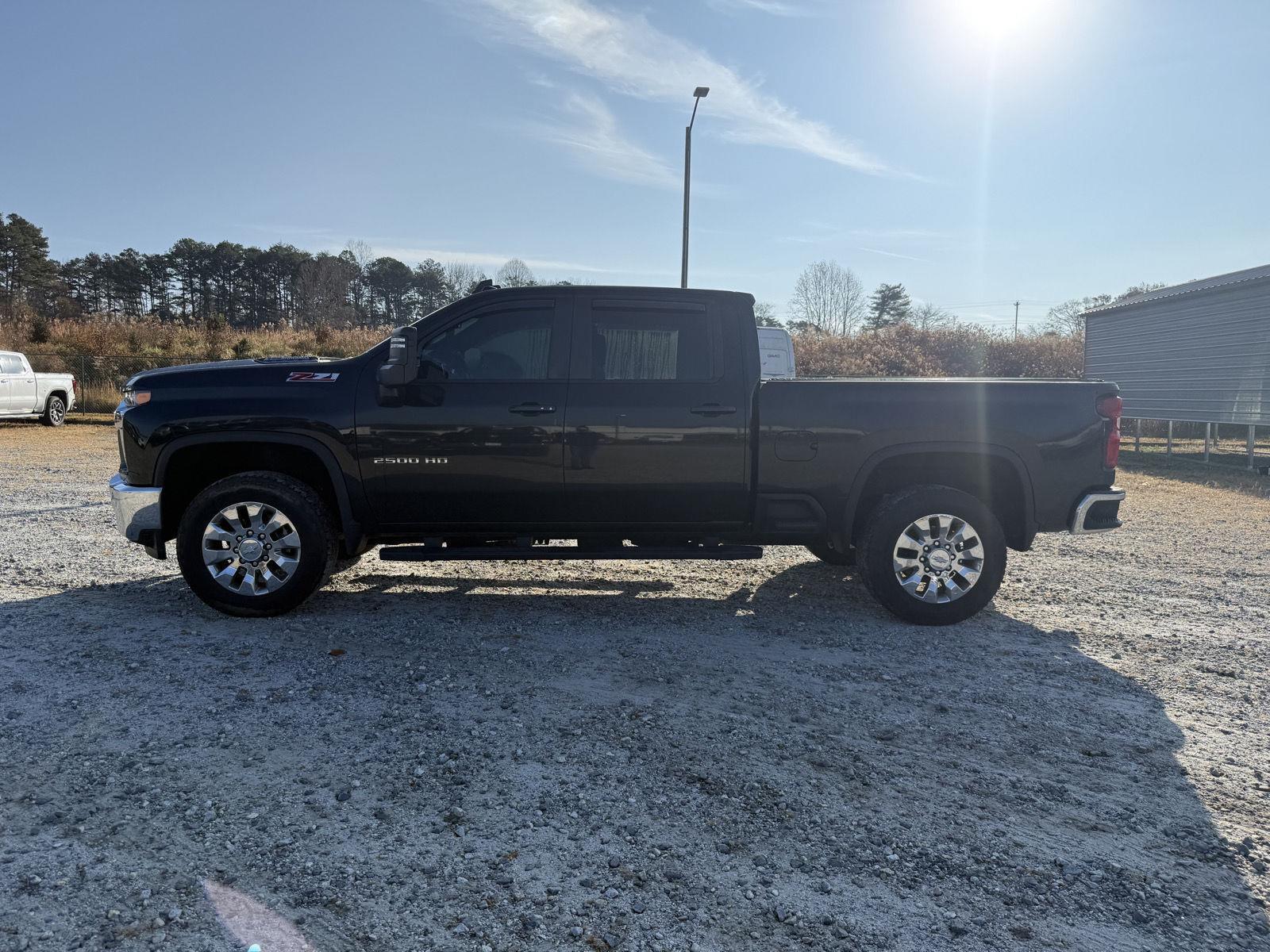 2023 Chevrolet Silverado 2500HD LT photo 2