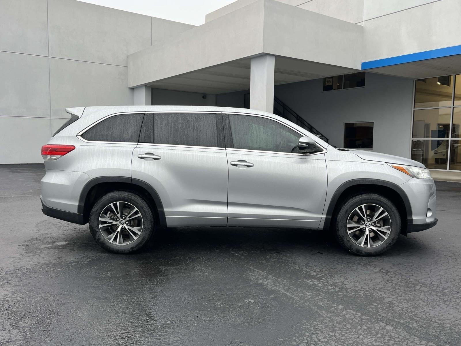 Used 2018 Toyota Highlander LE with VIN 5TDZARFH6JS041608 for sale in Alto, GA