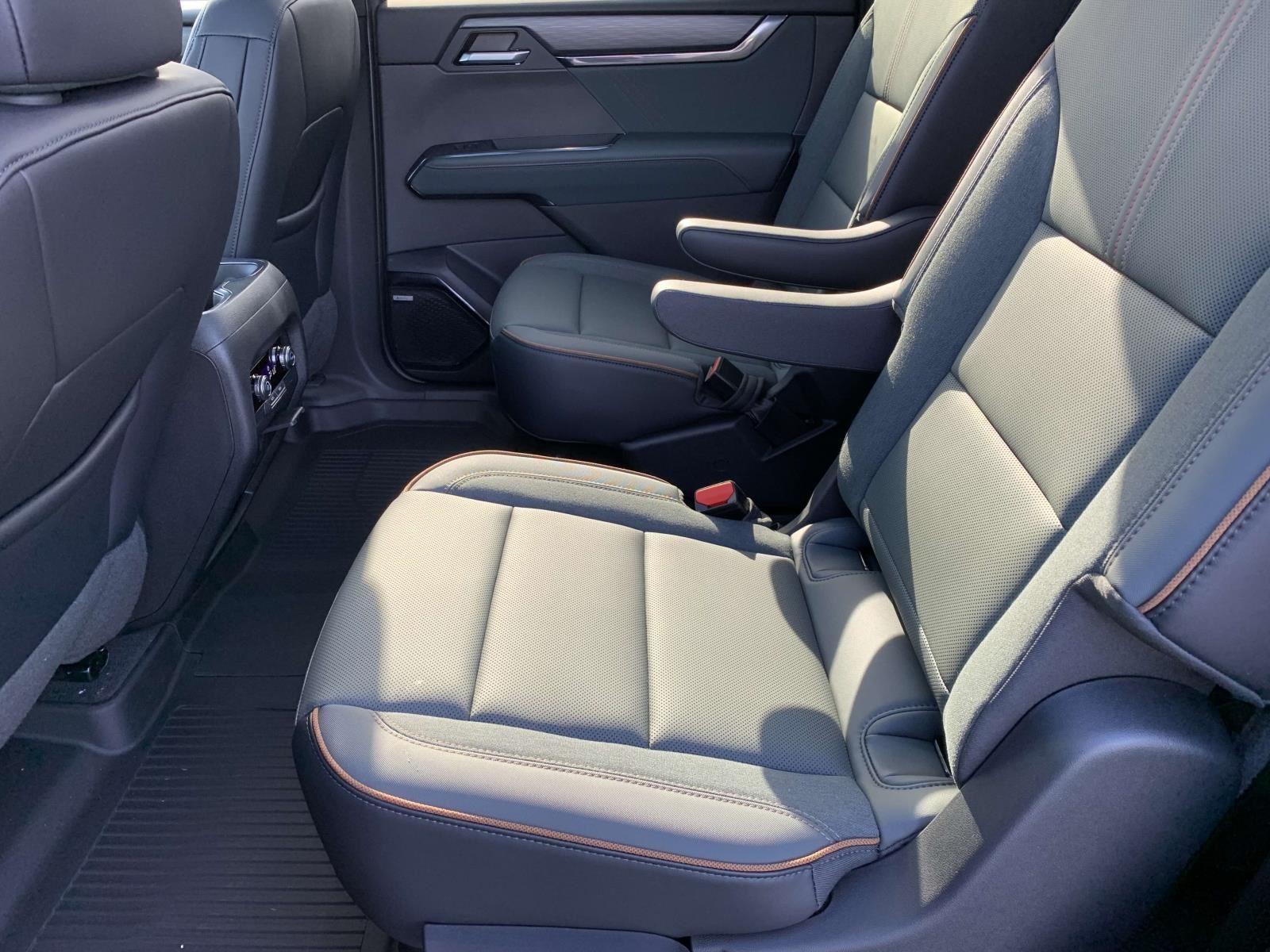 2024 Gmc Acadia AT4 photo 4