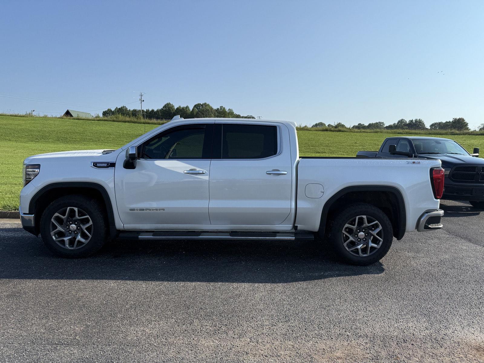 2022 Gmc Sierra 1500 SLT photo 2